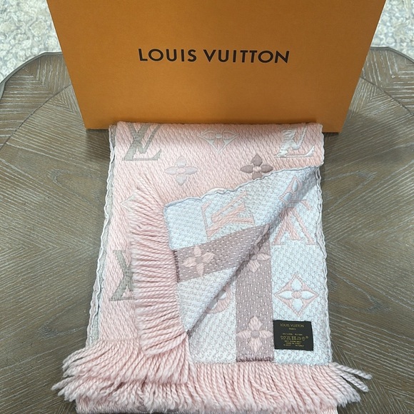 Authentic Louis Vuitton Logomania Scarf - Picture 2 of 7